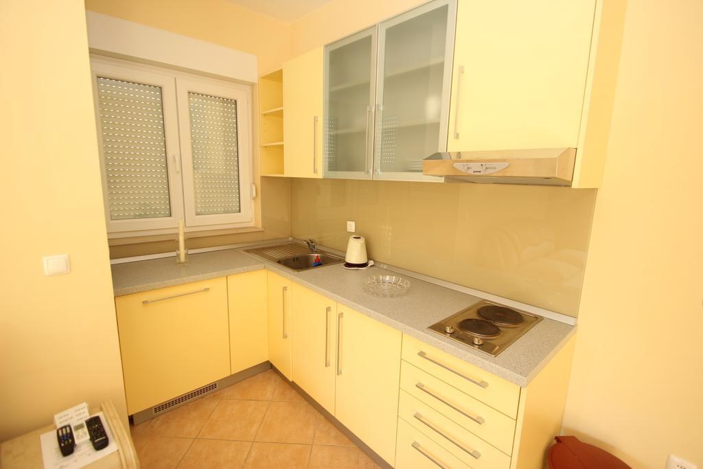 Apartments Villa Astra & Pinija Brela Szoba fotó